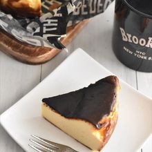 真っ黒チーズケーキ！バスク風チーズケーキは混ぜて焼くだけ！