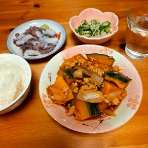 まろみの作ってみた!投稿(お惣菜屋さん風《かぼちゃと新玉♡こってりそぼろ煮》)