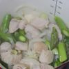 ほんのりスパイシー♪鶏肉とアスパラのカレースープの工程4