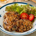 ヘルシーなのに本格的！家族も大満足な【ひじき入り豆腐バーグ】