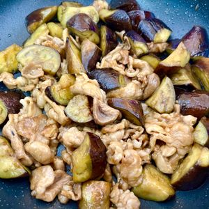 かなてぃの作ってみた!投稿(ワンパン10分！【豚こま肉となすの甘辛炒め】ご飯すすむ♩)