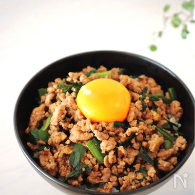 【5分で完成】甘辛ウマ♡ごはんがススム！スタミナそぼろ丼