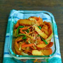 日本のさつま揚げで！オムクポックム(おでん炒め)