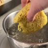 【5分で完成】やみつき！爆速ツナにらまぜそばの工程1