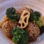 冬野菜とごま衣の肉団子あんかけ