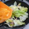 ベーコンとレタスのチーズ卵炒めの工程3
