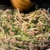 【箸が止まらない！】豆苗とひき肉のオイスター炒めの工程3