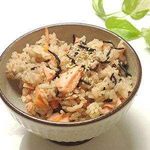 とのちゃまの作ってみた!投稿(栄養満点！香ばし焼き鮭とひじきの炊き込みご飯)