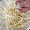 水っぽくならない もやしとちくわのカレー醤油マヨの工程2