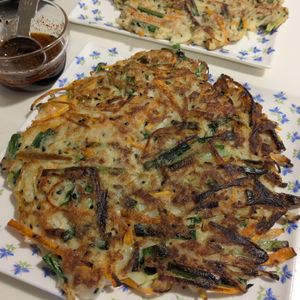Nomigawa.Nの作ってみた!投稿(茹ですぎて余ったそうめんで！カリッともちっと野菜チヂミ)