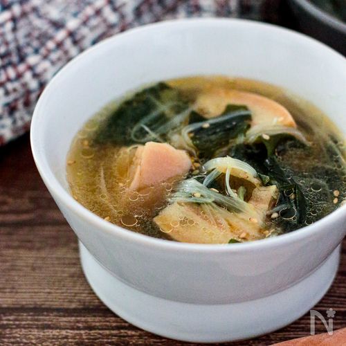 ふんわり車麩とわかめのごま中華スープ