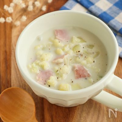 やさしい甘さ◎カリフラワーの豆乳スープ