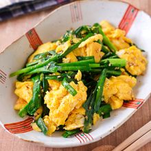 【ニラと卵の鶏がら炒め】　シンプルでおいしい炒め物♪