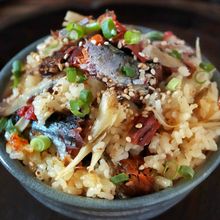 梅入り【さんまとごぼうの炊き込みご飯】かば焼き缶で時短