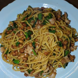 たりおの作ってみた!投稿(納豆嫌いもよろこぶ！納豆とニラのこんがり醤油焼きそば)