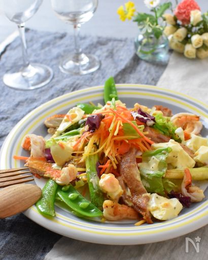 春野菜と鶏とエビのごちそうサラダ