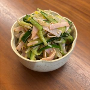 たかろの作ってみた!投稿(5分で簡単!もやしときゅうりとハムの中華サラダ)