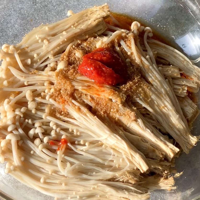 ピリ辛えのき 食感ハマる♡レンジでパパっと♪ | レシピサイトNadia