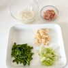 温活でぽかぽか！れんこんと鶏のしょうが粥の工程1