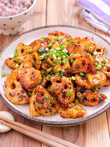 【れんこん×お肉】で大満足!ご飯が止まらない「ガッツリおかず3選」|編集部おすすめレシピ