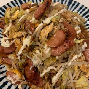 ぐ〜たら子の作ってみた!投稿(もやしとウインナーと卵の🍚ぶっ濃いトンテキソース炒め🤩)