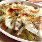 熱々が美味しい♪白菜とベーコンのコンソメスープのチーズ焼き