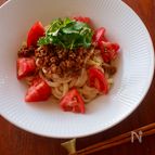 【トマトの汁なし担々麺】冷凍うどんでつくる旨辛スタミナ麺♪