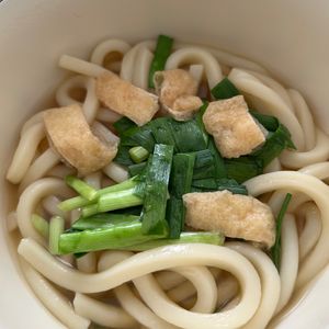 ふうちゃんの作ってみた!投稿(行列のうどんそば1日300杯🍜あげとニラのきざみうどん🤩)