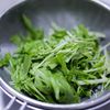 子供がぱくぱく♡水菜とベーコンのサラダの工程1