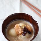 お月見団子の白ごま豆汁粉。