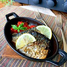 トースターで簡単！ふっくら塩サバとトマトのにんにくオイル焼き