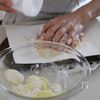 カリカリ癖になる美味しさ♡【チキンとポテトのチーズ焼き】の工程3