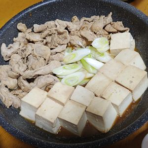 9Sの作ってみた!投稿(ワンパン10分！【時短で味染み！肉豆腐】豆腐の水切り不要♩)
