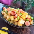 『パクパク止まらない！』ウインナーとポテトと枝豆のカレー炒め