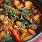 暑い夏こそ辛い鍋！鶏肉と山盛り野菜のカレーコチュ鍋