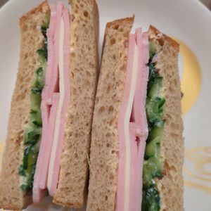 たりおの作ってみた!投稿(ひと手間で超絶品!究極のハムサンド)