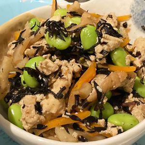 すみれの作ってみた!投稿(お豆腐とひじきの無水煮【#水切り不要#レンジ#コンビニ風】)