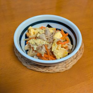ゆきまる🐬🫧の作ってみた!投稿(ご飯の進む和食の炒め物😋🍚きんぴらごぼうの卵炒め♪)