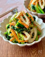 手軽にあと一品♩彩り野菜とちくわのごま和え
