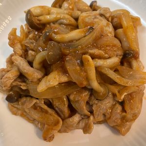 (・∀・)コロンの作ってみた!投稿(【豚こまポークチャップ】お手軽食材!大人も子どもも喜ぶ♡)