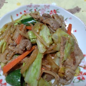 コスモスの作ってみた!投稿(行列の定食屋さんの🍚豚の味噌みりん漬け焼き野菜炒め定食🤩)