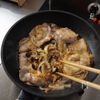 【ご飯おかわり♪豚肉の甘辛しょうが焼き！】レーズンで腸活にもの工程3