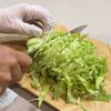 鯖缶で栄養も！【キャベツとサバの無限サラダ】の工程1