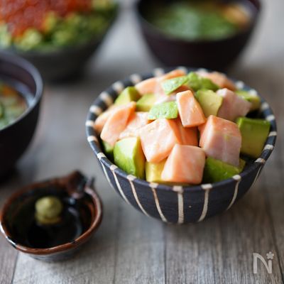 酢飯なしで満足＊サーモンアボカド丼