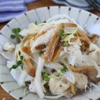 抱えて食べたい！【新玉ねぎとメンマのおつまみサラダ】