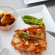 【食欲そそるいい香り】鶏肉のハーブガーリック焼き