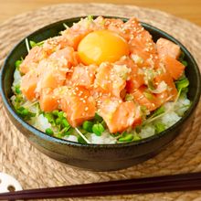 【ねぎ塩サーモン丼】ごま油香る♪