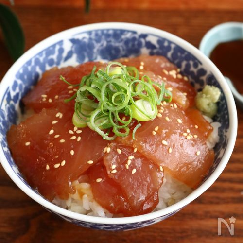 混ぜて漬けるだけ！「とろ旨漬けマグロ丼」お店の味を5分で♪