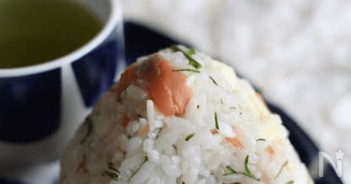 スモークサーモンとクリームチーズと林檎のオイルおにぎり