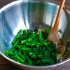 春菊の塩昆布マヨ和えの工程3